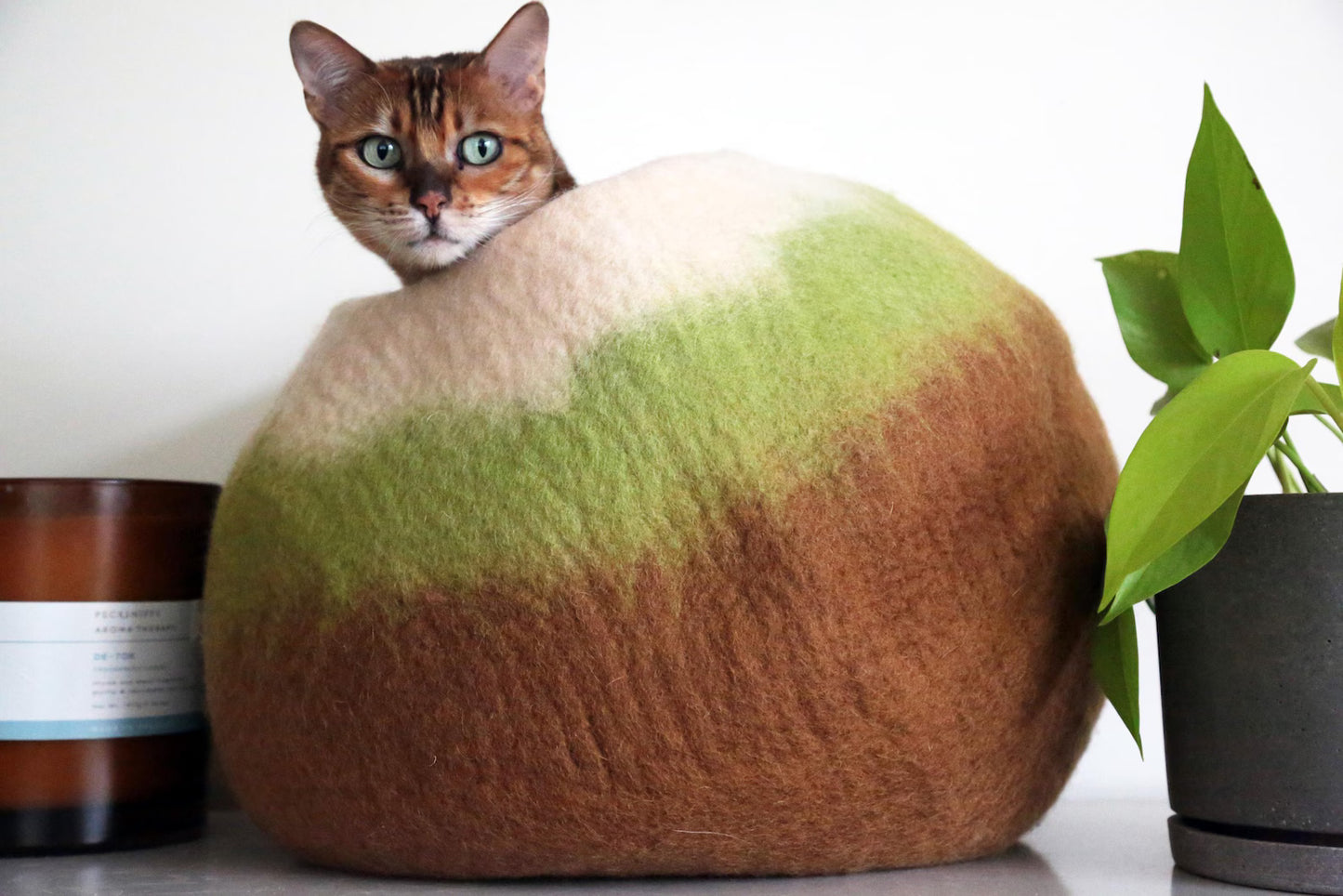 Premium Merino Wool Cat Cave – Cozy Hideout Bed for Cats & Kittens | Handcrafted Modern Design