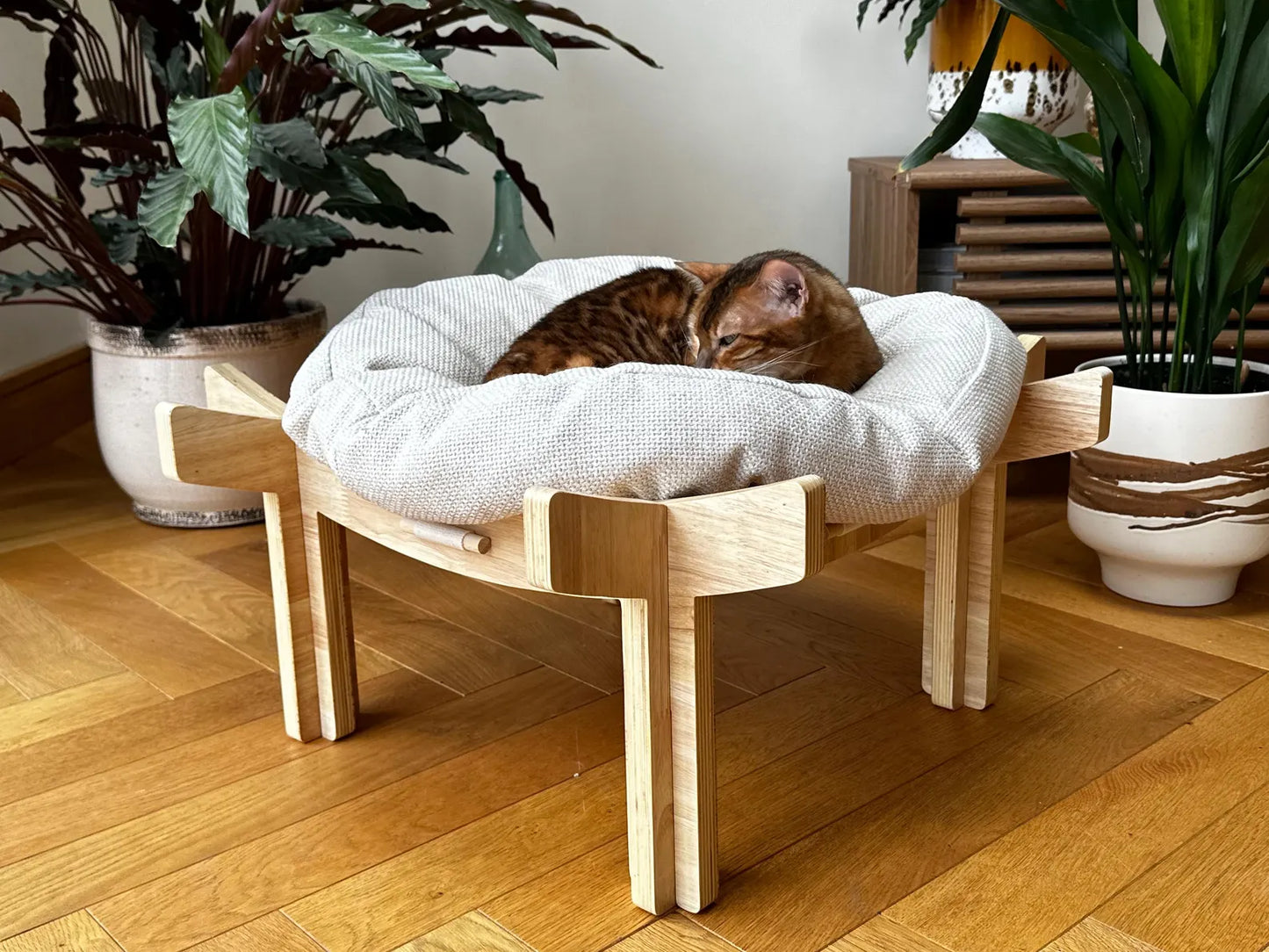 Luxury Solid Wood Cat Bed with Extra Thick Cushion – Premium Durable Design for Modern Homes
