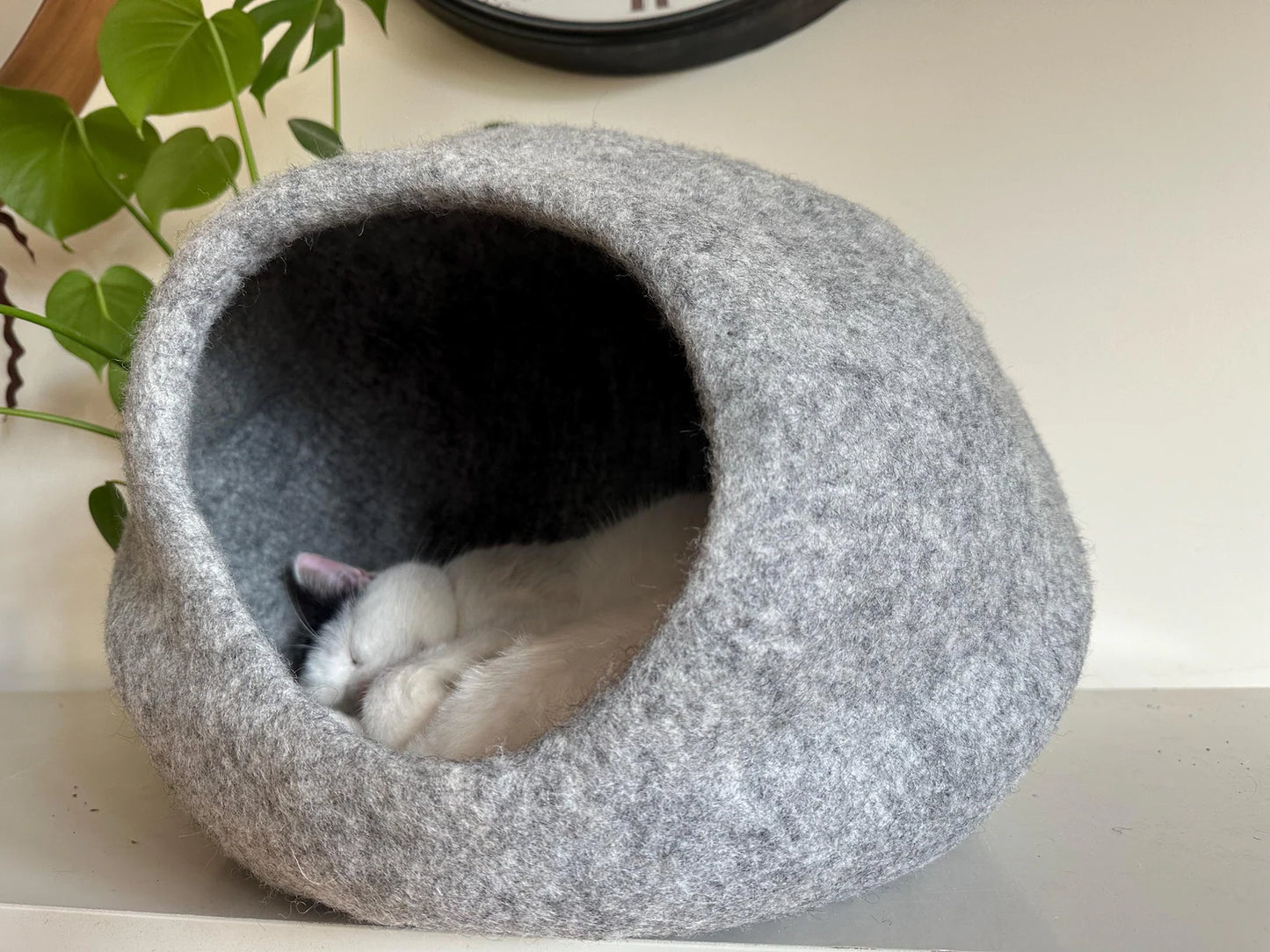Premium Merino Wool Cat Cave – Cozy Hideout Bed for Cats & Kittens | Handcrafted Modern Design