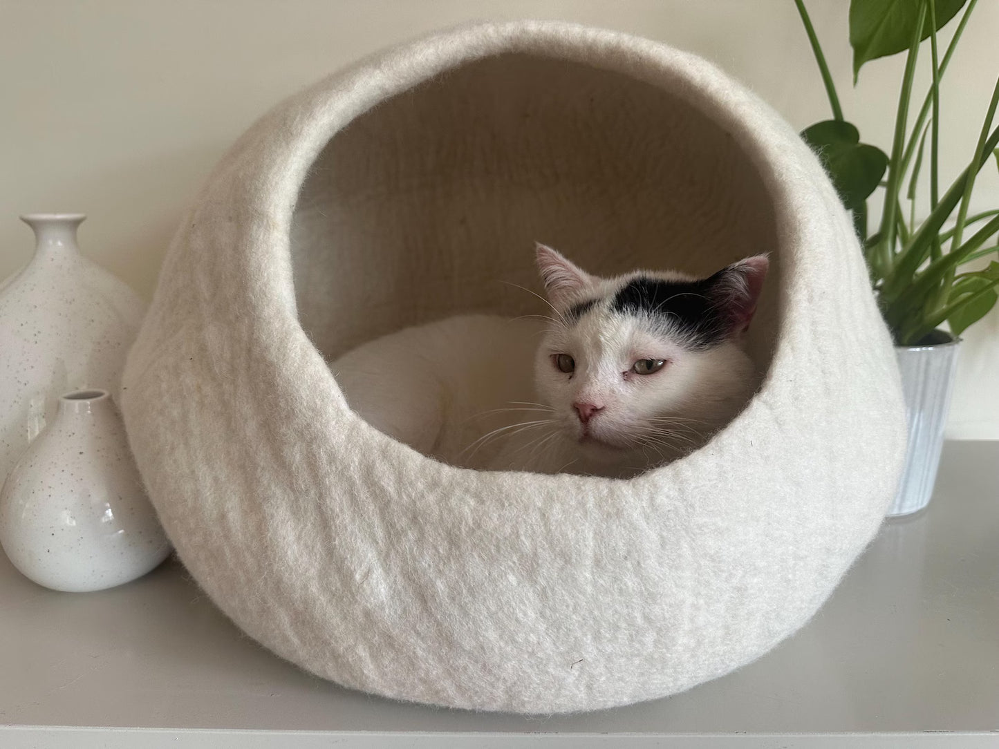 Premium Merino Wool Cat Cave – Cozy Hideout Bed for Cats & Kittens | Handcrafted Modern Design